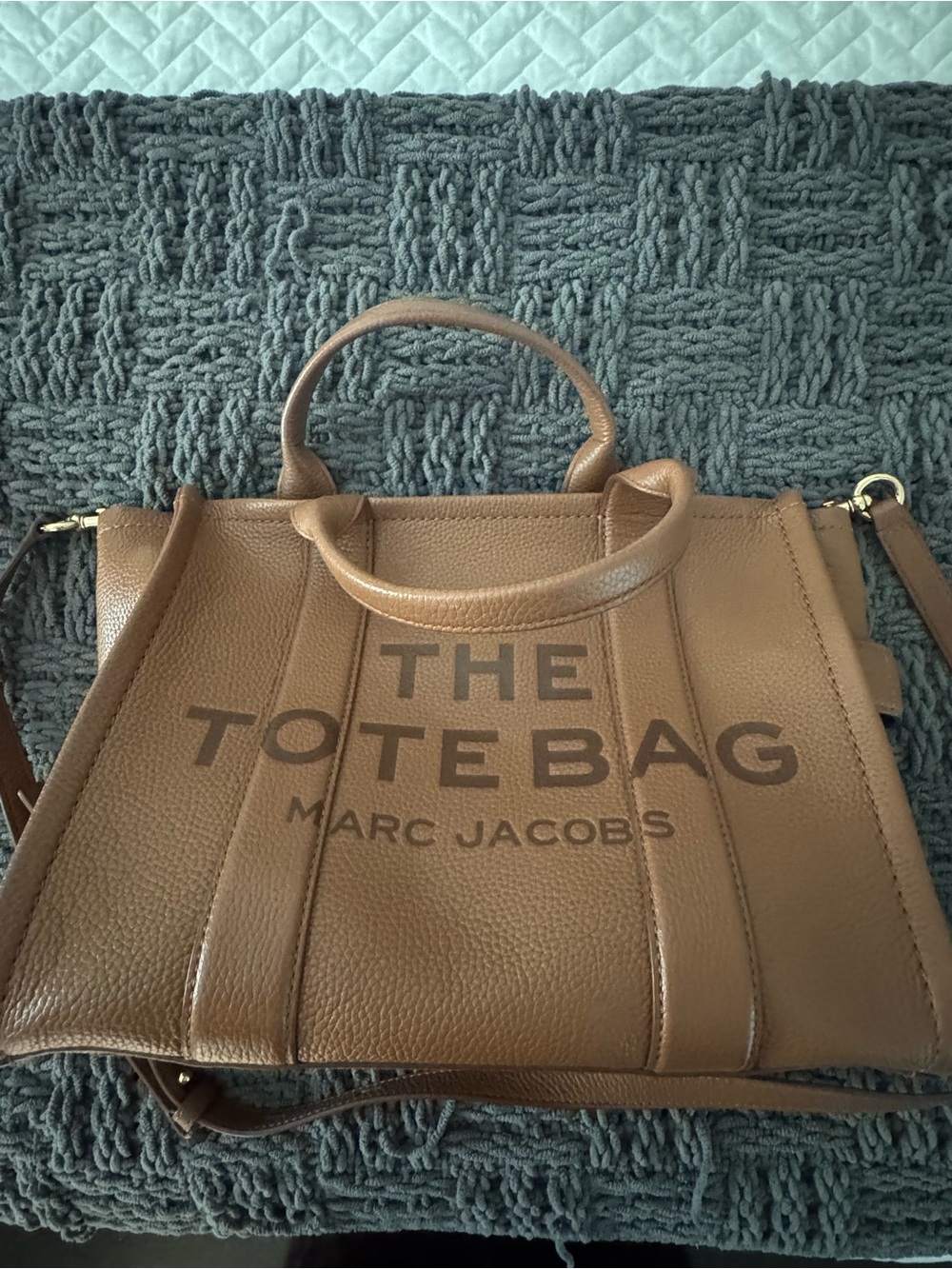 Like new Marc Jacobs The Tote Bag Small in Tan - Picture 2 of 9